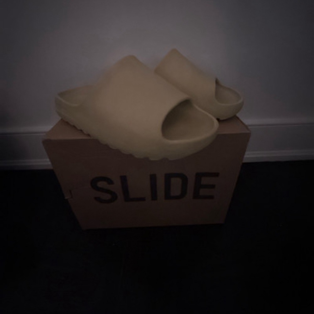 yeezy slides - Picture 3 of 3